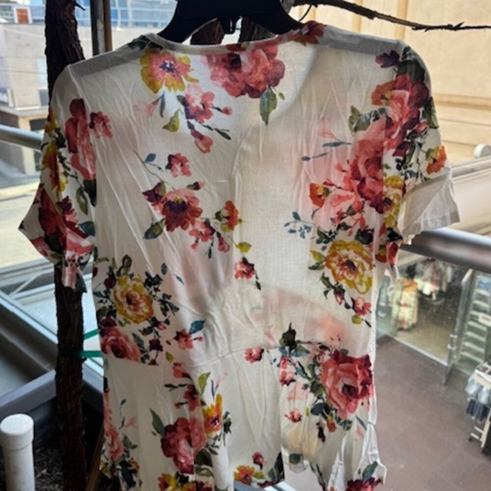 NWT Versona Adorable Floral Print Peplum Rayon Jersey Tee - Picture 4 of 7